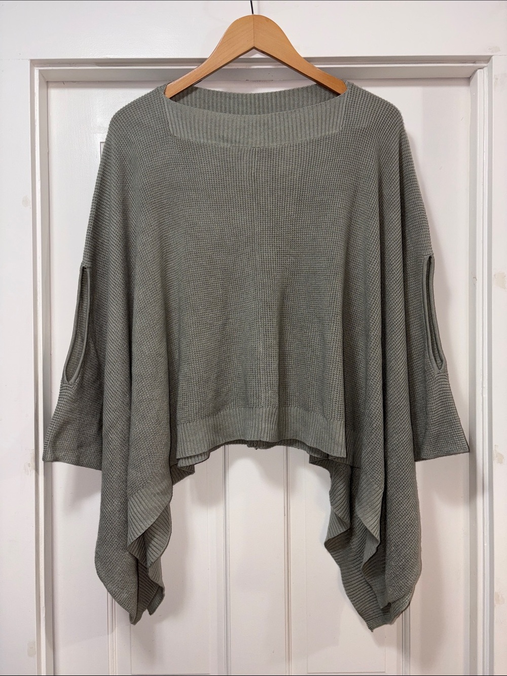 lululemon athletica forward flow poncho